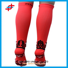 Chaussettes de sport anti-glissantes rouges chaussettes de compression pour hommes logo personnalisé